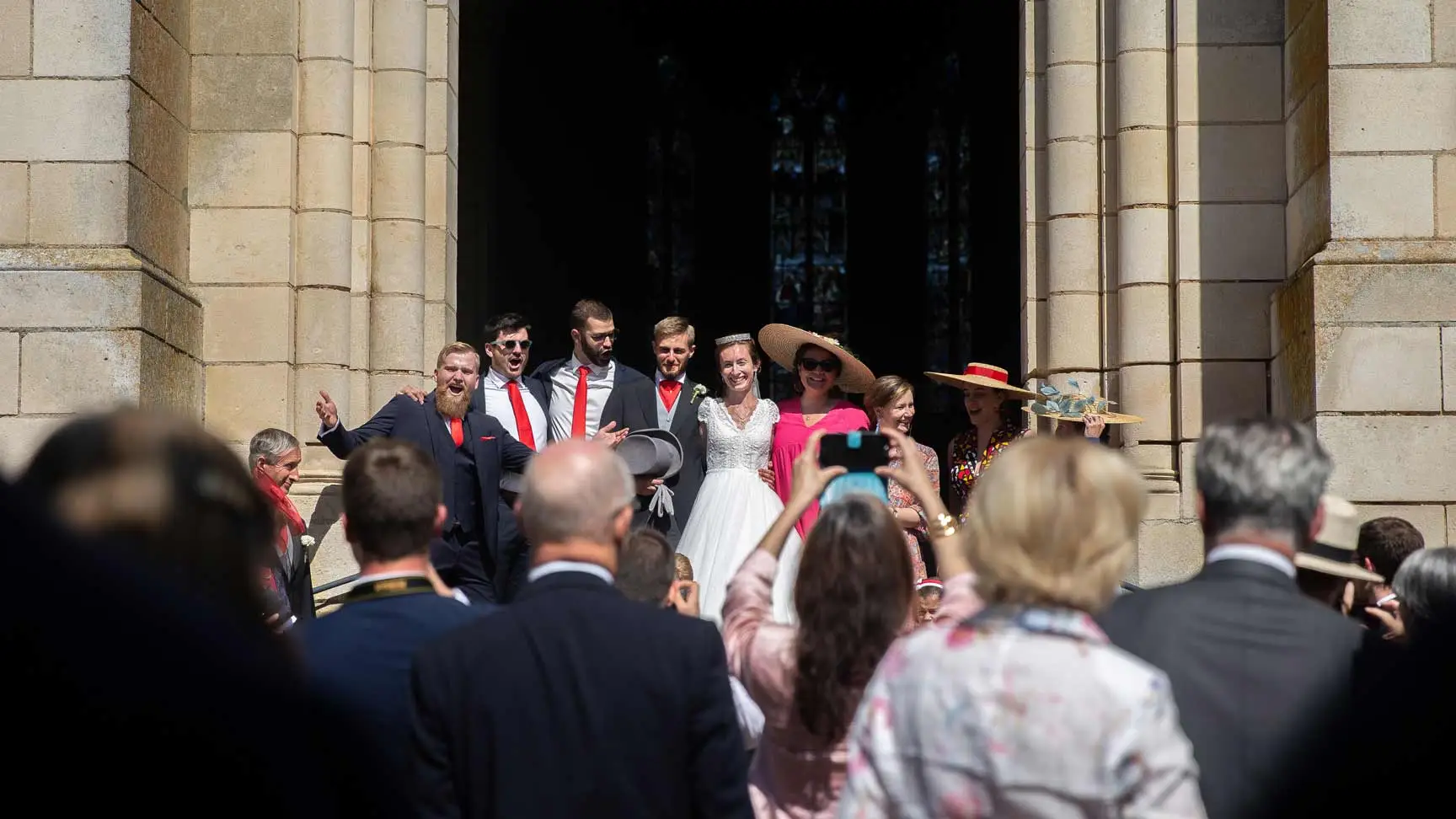 photographe mariage Sixtine & Côme à Cluzeau à Thollet shooting couple église de Montmorillon