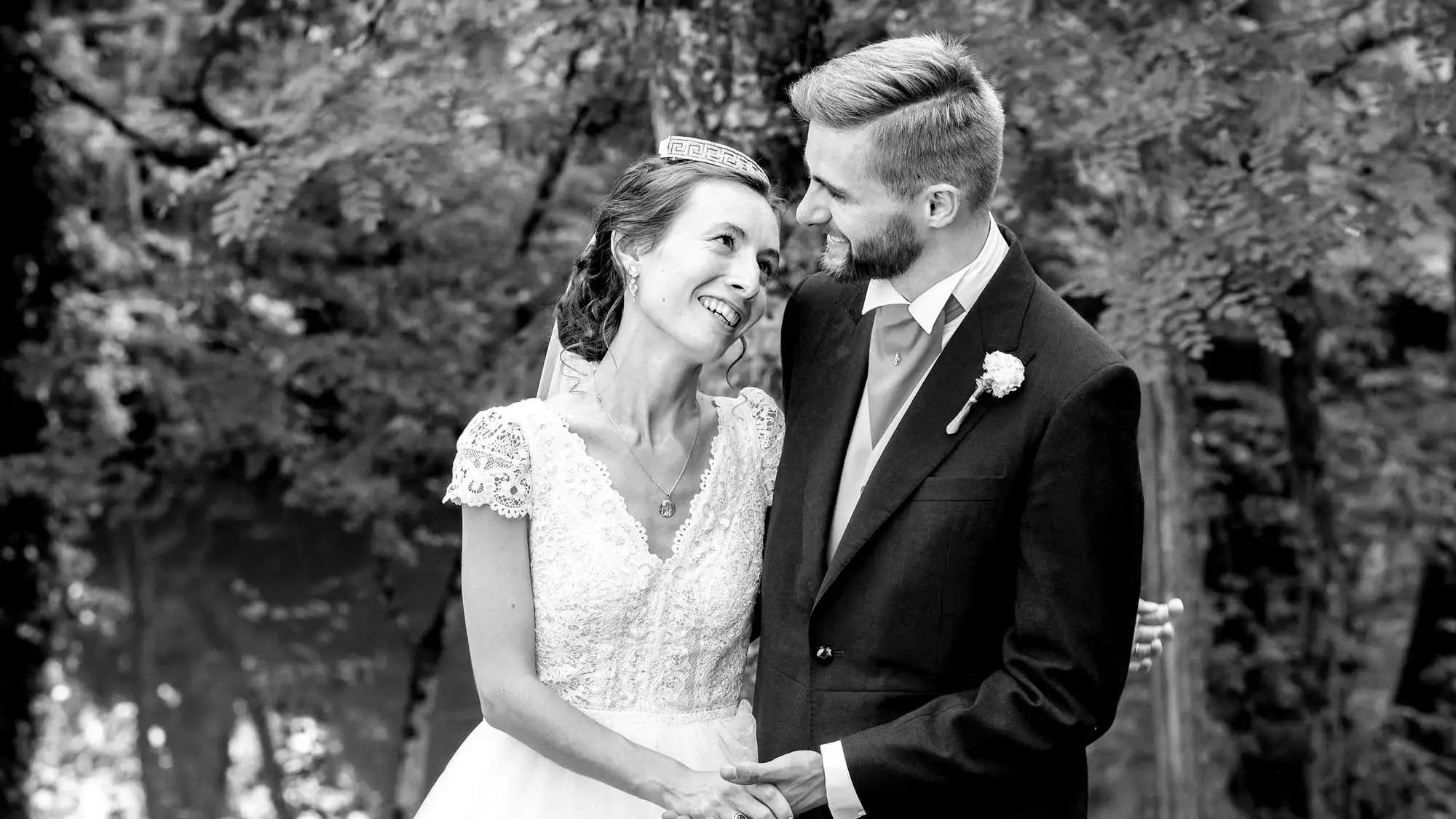 photographe mariage Sixtine & Côme à Cluzeau à Thollet shooting couple église de Montmorillon